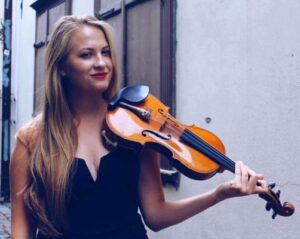Lienīte Kostanda – Violine